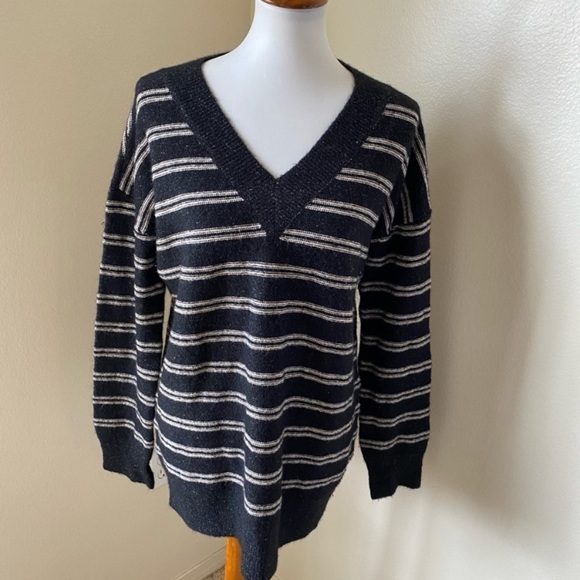 N.philanthropy Women’s Dune Striped Sweater Black Size Small Oversized V Neck - Picture 3 of 10